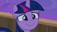 Twilight Sparkle smiling at her dear family S7E22