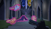 Twilight freezes ponies S04E03