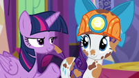 Twilight looks at Rarity S6E5