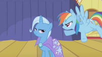 Rainbow Dash challenges Trixie S1E06