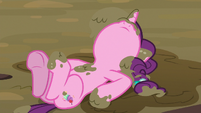 Sugar Belle lying in the mud S8E10