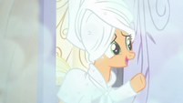 Applejack opens the door S6E10