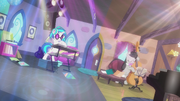 DJ Pon-3 and Octavia's playing intensifies S5E9