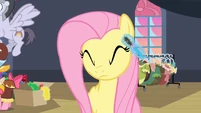 Fluttershy getting a mascara.