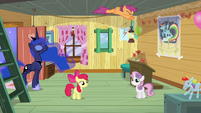 Scootaloo flies around the dream clubhouse S5E4