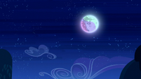 The moon in the night sky S5E26