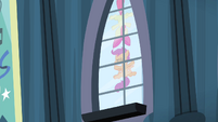 Apple Bloom and Scootaloo slam into window S4E19