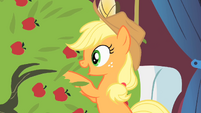 Applejack talks to the tree S1E21