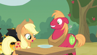 Nothing to see here, Applejack.