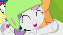 Close-up on Sweetie Belle having fun S7E6