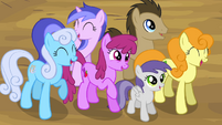 Ponies laughing S2E20