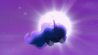 Princess Luna being pulled by something S6E25