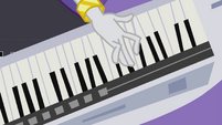 Rarity plays a few keys EG2