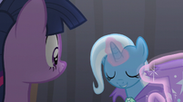 Trixie bowing to Twilight S6E6