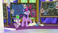 Twilight and Spike looking at Rarity S9E4