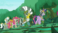 Zecora points at a stream S5E26