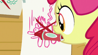 Apple Bloom crosses out bungee-jumping S6E4