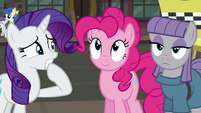 Rarity gauging Pinkie and Maud's reactions S6E3