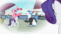 Rarity happy with Fancypants in her thought S2E9
