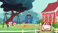 The CMC at the playground S6E4