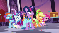 Twilight and friends ready to fight S5E7