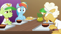 Goldie Delicious yelling at Rainbow Dash S8E5