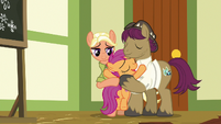Scootaloo reuniting with her parents S9E12