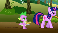 Spike holding bad muffins S1E4