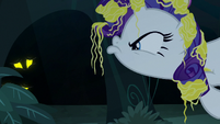 Spooky eyes shrink away from Rarity S7E19