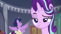 Starlight raising an eyebrow at Twilight S7E10