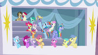 Windy Whistles' cheering attracts ponies' eyes S7E7