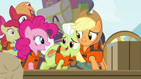 AJ and Granny smiling for Pinkie S4E09