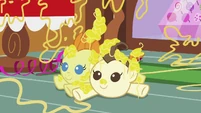 Cake twins covered in silly string on the floor S7E19.png (843 KB)