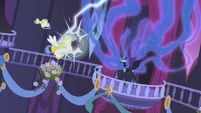 Nightmare Moon shocks the Royal Guards S01E02