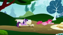 Pinkie zooming in a blur.