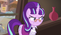 Snowfall disapproves of Hearth's Warming S6E8