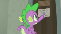 Spike reading note on First Folio's door S9E5