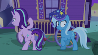 Starlight looks around while Trixie panics S6E25