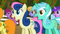 Lyra Heartstrings and Sweetie Drops along with Golden Harvest, Berryshine and some other ponies appear to be quite happy.