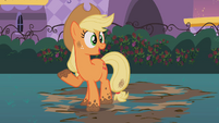 Applejack in mud S2E9