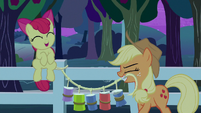 Applejack puts up one more tin can trap S9E10
