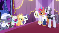 Contestant ponies waiting for the judges' votes S7E9