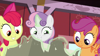 Sweetie Belle excitedly opens the package S8E10