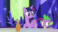 Twilight and Spike look at Fluttershy S5E22