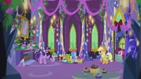 Twilight and friends in the decorated castle S5E20