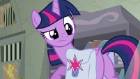 Twilight raises her eyebrow at Spike S9E5.png (997 KB)