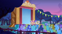 Audience watching fillies performing S1E23
