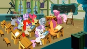 Cheerilee dando permiso a Apple Bloom para que venga la Abuela Smith