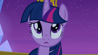 Twilight looking up at princesses S4E25