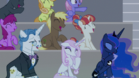 Audience ponies laugh at the Young Six S8E7